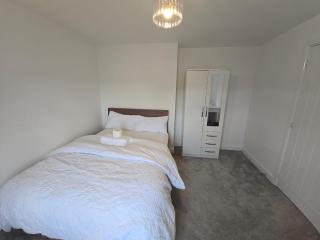 A spacious double room in a lovely home in Wakefield - Wakefield - 3
