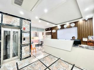 Hotel Premium LAXMIVILLAS ! Varanasi, Near Kashi Vishwanath Temple And Railway station, Fully Air conditioned & Spacious Room - Prime Location wifi- Lift and Room Service Facilities, BEST HOTEL IN VARANASI - Varanasi - 2