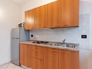 Holiday apartment near the lake, shared swimming pool - 2