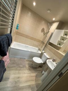 Central, Close to Theatre & Cruise Port, with free parking space! - 5