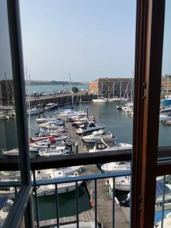 Agamemnon House - superb marina and sea view apartment, sleeps 6 - Milford Haven - 8
