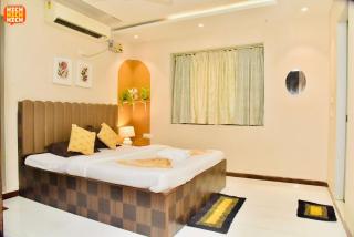 HICH STAYS & ViLLAS - 4BHK LUSH PARADISE - 6