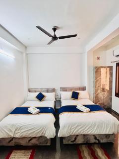 Chandrakala Residency Paying Guest House Near Kashi Vishwanath Temple and Ganga Ghats - 0