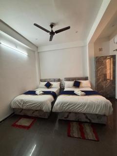 Chandrakala Residency Paying Guest House Near Kashi Vishwanath Temple and Ganga Ghats - 4