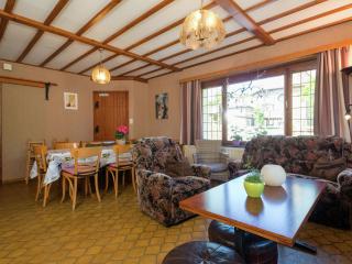 Spacious holiday home with large garden - 9