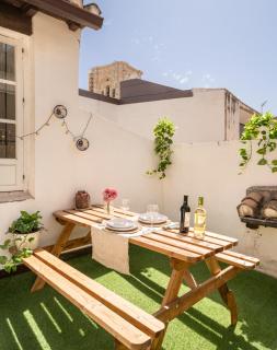 Central Top-Floor Apartment near Cathedral with Private Terrace - 3A - 3