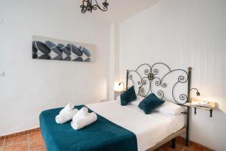Central Top-Floor Apartment near Cathedral with Private Terrace - 3A - 9