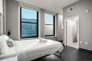 CozySuites Stunning 1BR in Downtown Pitts 40 - 8