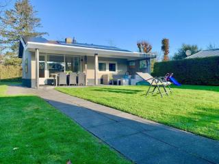 Home in Sint Maartenszee with Veranda - 9