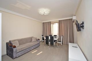 apartment in a small center near a park - 0