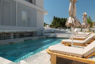 FOS Luxury Suites - 4