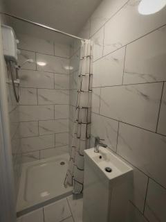 Spacious En-Suite Rooms & Off-Suite Rooms Near Hospital and Shops - Peterborough - 8