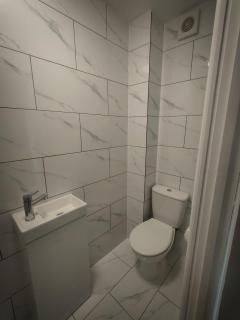 Spacious En-Suite Rooms & Off-Suite Rooms Near Hospital and Shops - Peterborough - 9