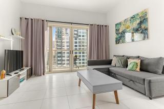 Stylish 1BR - Pool, Gym Access & City Skyline Views near JBR Beach - 4