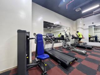 Stylish 1BR - Pool, Gym Access & City Skyline Views near JBR Beach - 3