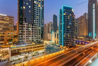 Stylish 1BR - Pool, Gym Access & City Skyline Views near JBR Beach - 9