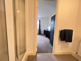 Beautiful Family 4 Bedroom Home close to Colchester Station for Corporate, Contractors, Family, Commuters to London, Groups, Hospital, University, Relocation, Free WiFi, Free Parking, with Workstation & Garden - Colchester - 3