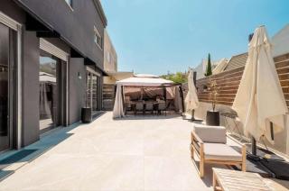 O&O Group - Luxury Sea Front Villa Amazing Pool - 9