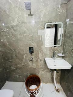 Hotel RedStone - Near Yashobhoomi Convention Centre - 7