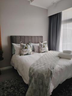 Menlyn Maine Trilogy Apartment 519 - 0