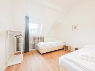 Tolstov Apartments - 4 Room Apartment - Maisonette - Balcony - 20 Min Messe DUS and Old Town DUS - 4