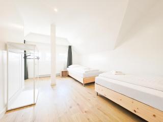Tolstov Apartments - 4 Room Apartment - Maisonette - Balcony - 20 Min Messe DUS and Old Town DUS - 3