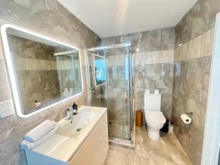 Stylish City Haven in Auckland city & Near Airport - 2