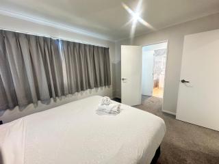 Stylish City Haven in Auckland city & Near Airport - 1