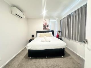 Stylish City Haven in Auckland city & Near Airport - 4