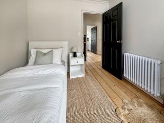 Lansdowne House - Brecon - 3