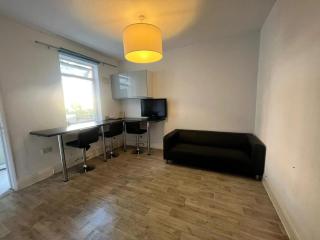 Double room with shared bathroom, excellent transport link - Nottingham - 1
