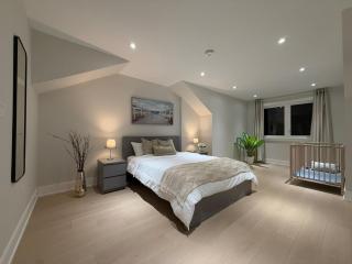 Luxury Spacious 3 Bedrooms Trinity Bellwoods - Toronto - 2