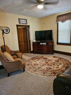 Carlyle lake home! - 9