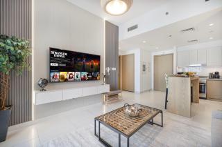 Modern Creekside 1BR Near Dubai Mall & Downtown - 4