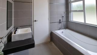 Ahmad's Homestay & Pool di Bukit Cerakah, Shah Alam - 2