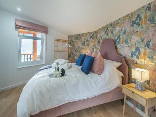 The Nest - Uk50122 - 2
