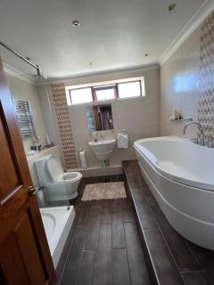 6 Bedroom Detached House in Walsall - Walsall - 7