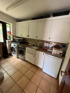 6 Bedroom Detached House in Walsall - Walsall - 5