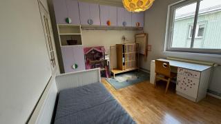 Spacious Family-friendly Apartment, Free Parking - 6