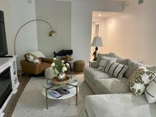 WONDERFUL,RENOVATED CONDO IN LUXURIOUS RESORT, Close to Famous 5thAve, Beach-Pier - 7