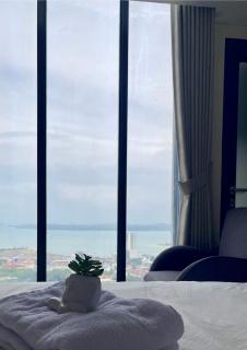 Pollux Habibie Lvl 52 Sea View Studio with Gym,Pool & Netflix - Batam Center - 9