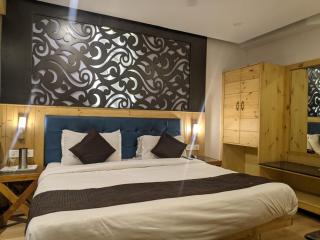 Hotel Queen Plaza 2 minutes walk to Mall Road - Mussoorie - 6