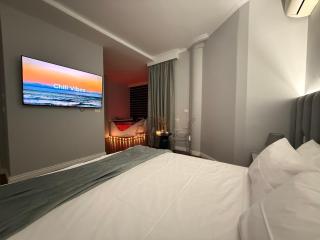 Lunarist Luxury Jacuzzi Suites - Blloku Tirana - 5