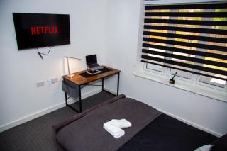 2 Bedroom serviced Apartment Uxbridge Free Parking - Uxbridge - 1