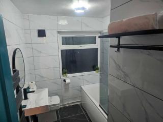 Tudors eSuites Two Bedroom Central Apartments - Birmingham - 5