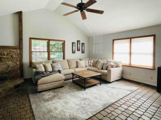 Hidden River Lodge at Hawk Mountain - 2