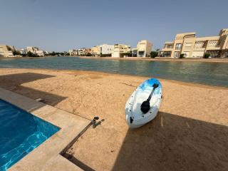 Breezy Lagoonfront Escape 3BR with Private Pool I Tawila El Gouna - 6