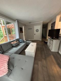Golfers getaway home in the trees - Roberts Creek - 0