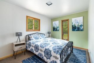 Wooded Nest, Cozy 3BR Chalet Near Spas, Downtown Berkeley Springs & Hiking - Berkeley Springs - 9