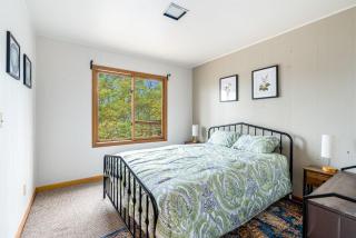 Wooded Nest, Cozy 3BR Chalet Near Spas, Downtown Berkeley Springs & Hiking - Berkeley Springs - 8